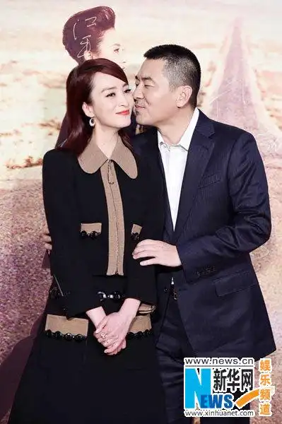 《一个勺子》首映 蒋勤勤获老公热吻泪洒现场