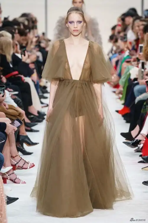 巴黎时装周|valentino 2019秋冬系列-服装巴黎时装周-服装设计网