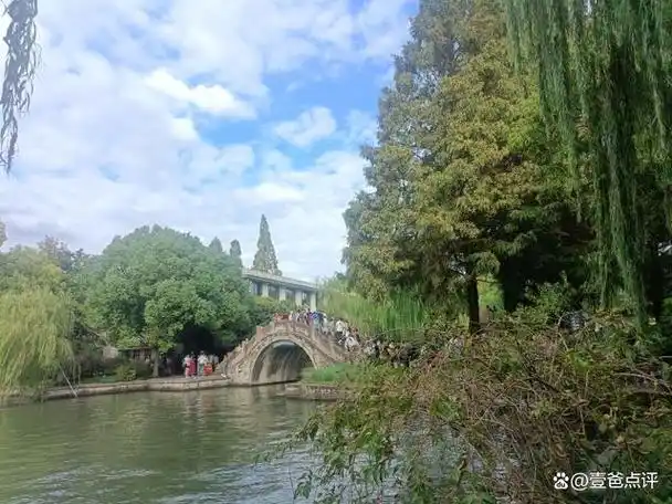 西湖断桥,流传千年的爱情传奇与自然美景的完美结合