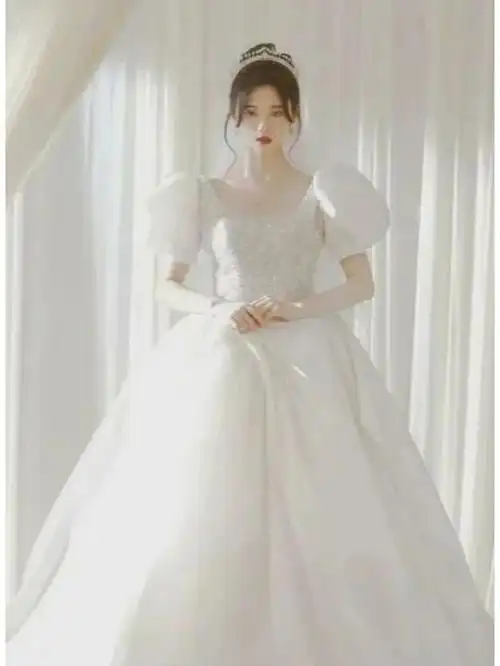 关晓彤和鞠婧祎穿婚纱的照片来啦