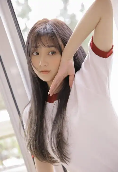 美图分享教室里的校服女生让人回到了高考的岁月