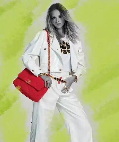 俄罗斯模特兼女演员萨沙·露丝(sasha luss)拍摄的时