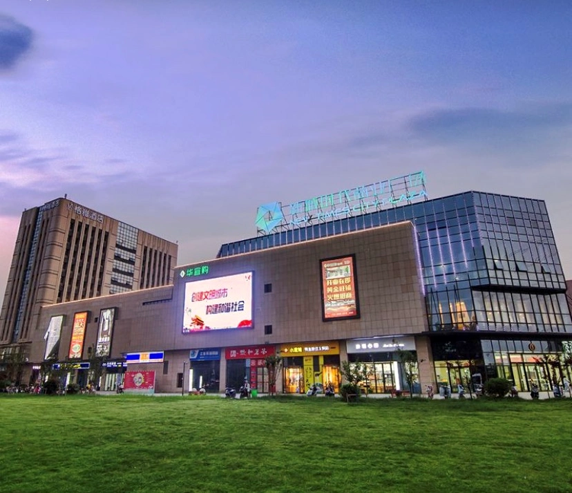 商业配套:新城时代商业广场与玖龙湖医养健康城隔路相望,三公里范围内