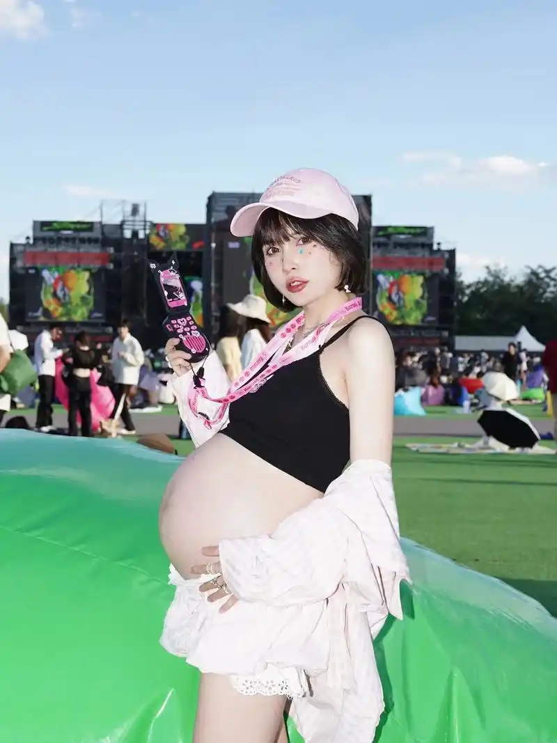 孕36周|精致孕妇02音乐节最大的肚辣妹.夏天当然要去音乐节 - 抖音