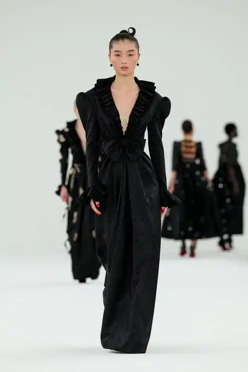 巴黎高级定制周——viktor&rolf品牌时装秀_新华社_法国巴黎_新品