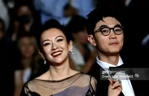 巩俐最后的"体面",都被章子怡撕干净了,戛纳清场红光满面