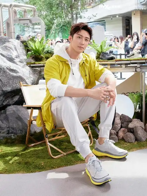 mixccalling#ecco品牌代言人@johnny黄景瑜先生现身深圳万象城,启幕