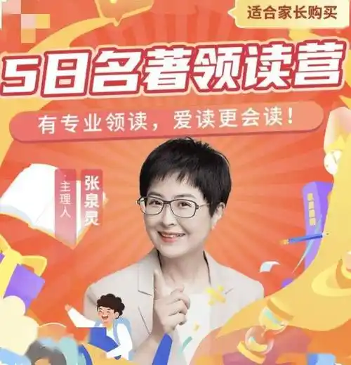 董卿现身儿子学校义卖,50岁素颜质朴,与路人合影状态松弛