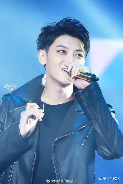 打扰一下哪个大佬有黄子韬笑起来的照片跪求