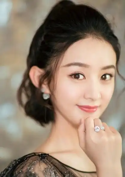 赵丽颖侧编发更显俏皮可爱,你给打几分?