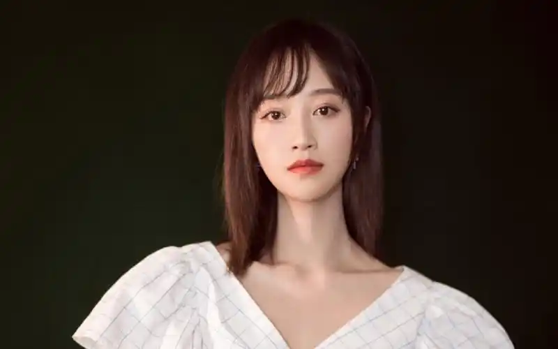 蓝盈莹清新优雅写真桌面壁纸