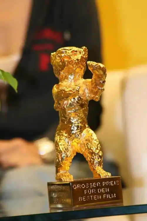 熊奖(golden bear award)是德国 a target="_blank" href="/item/柏林