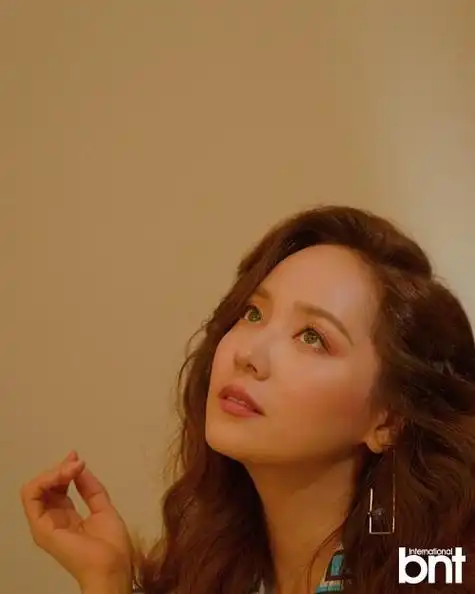 韩国女艺人柳真最新杂志写真曝光