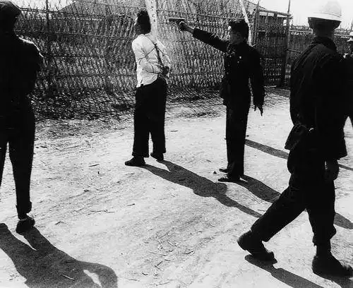 图片 历史图片 > 正文相关推荐: 60年代末处决"反革命"真实场面[组图]