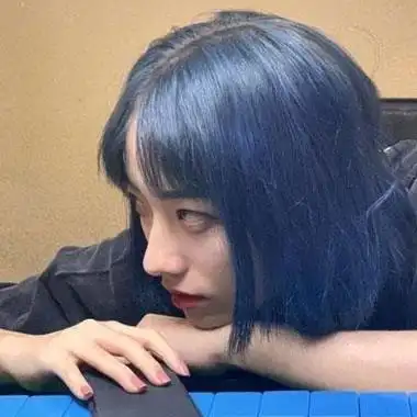 侧脸短发女生头像每个人都有一个世界安静孤独