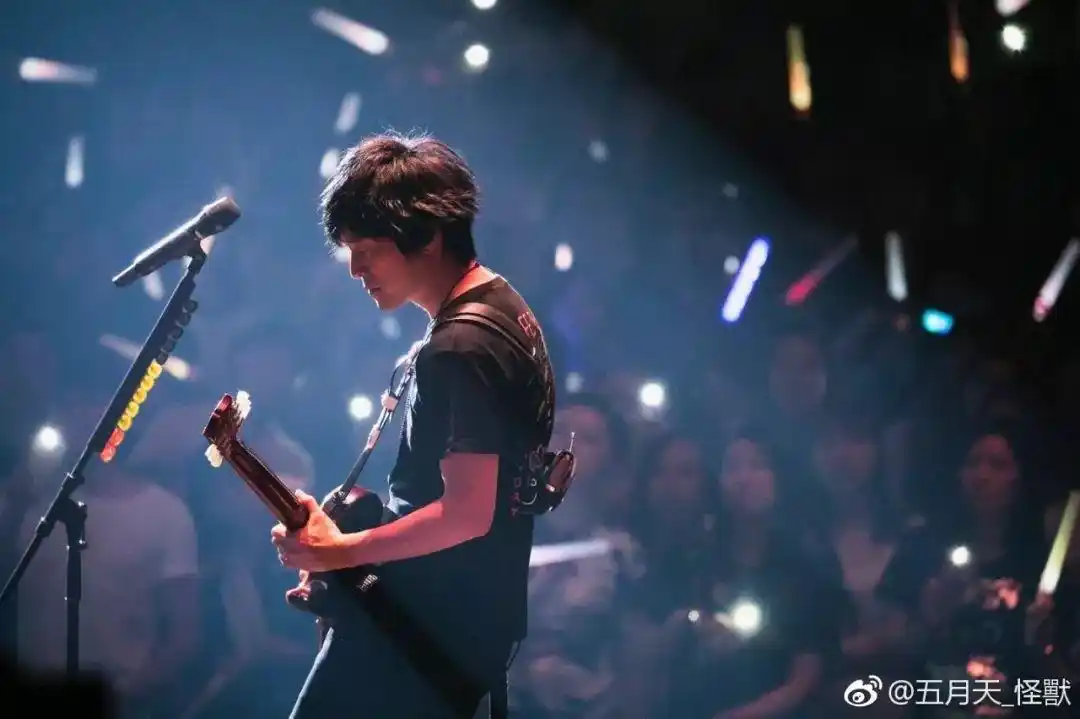 不懂就问,五月天怪兽是个什么样水平的吉他手?
