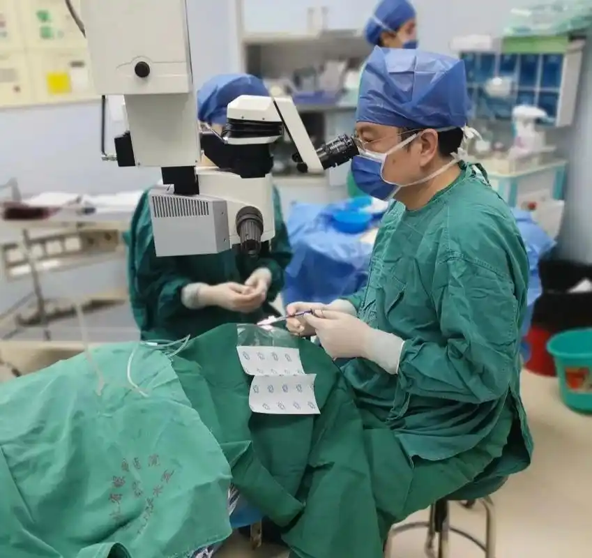 河北2700度超高度近视姐姐摘镜后变化超级大 94姓名:赵姐(化名)73