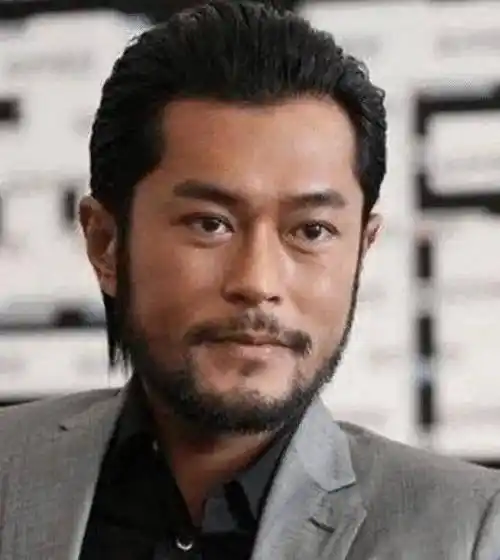 原创男明星留胡子堪比整容王宝强帅到没边肖战像换了一张脸