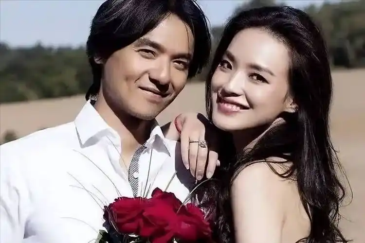 地下7年恋情终成空,牵手张震反被嫌弃,遇见现任老公成一生救赎_舒淇