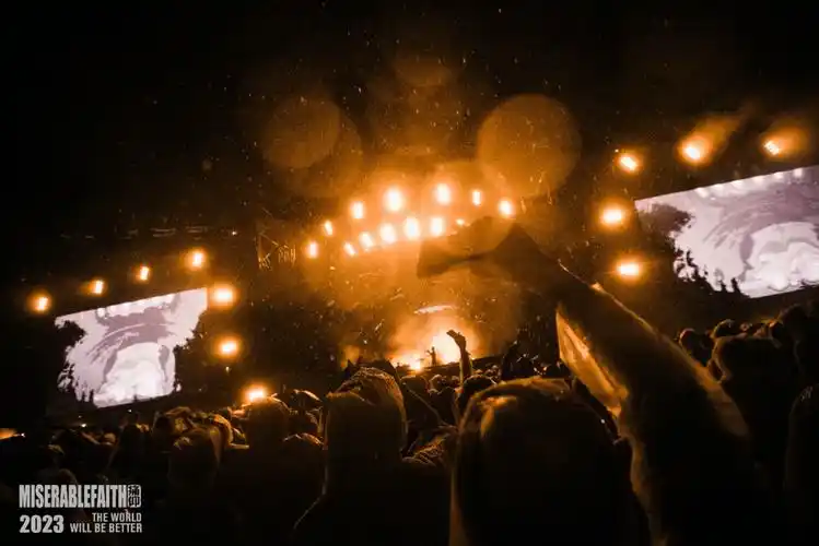 痛仰「世界会变好」户外巡回演唱会:三场万人狂欢,五小时纵情狂歌!