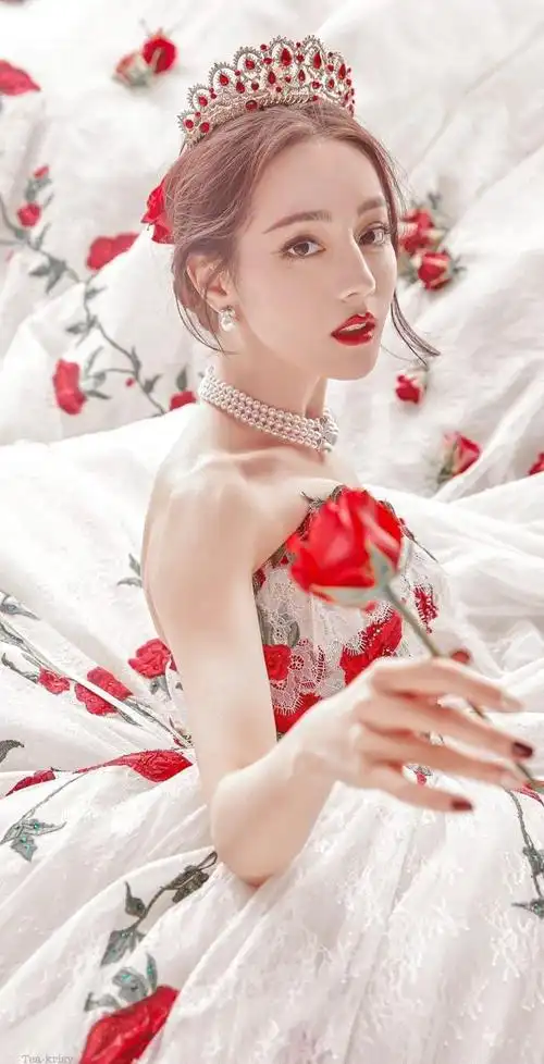 240216 迪丽热巴星光大赏绽放公主风采,仙气长存人心!