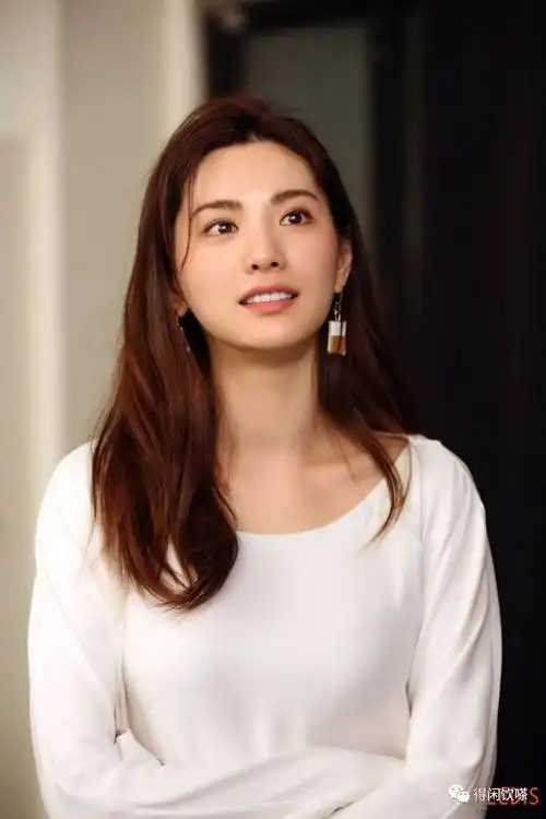 分享了和友人出行的日常照片,从照片中不难看出化着淡妆的林珍娜状态