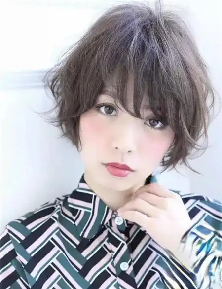 【图】秋冬日系短发 绵羊卷最流行_时尚发型_发藏网
