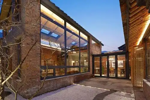 1983年农村老房子漏雨破旧被装修改造后竟成为亮丽别墅