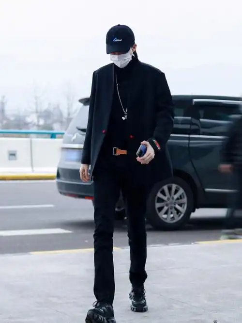 摩登兄弟刘宇宁  #刘宇宁  机场的行走衣架子