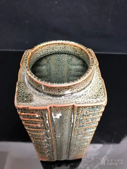 溪口官窑纹开片纹棕瓶