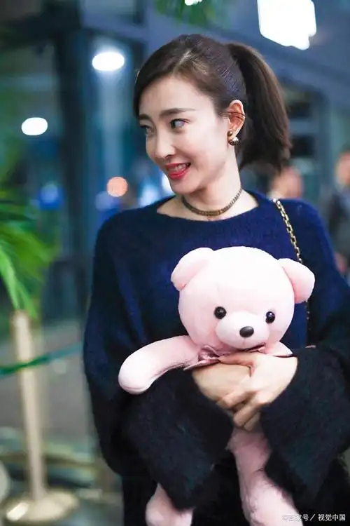 素颜女神王丽坤:无妆胜有妆的美丽传奇