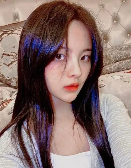 杨超越素颜自拍皮肤细腻碎碎念期待春天