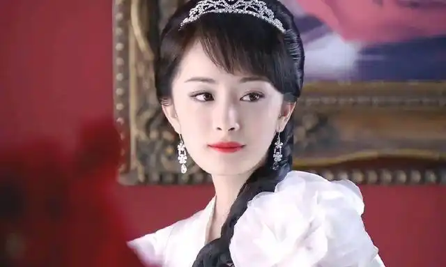 杨幂:《新京城四少》又纯又飒的在逃公主