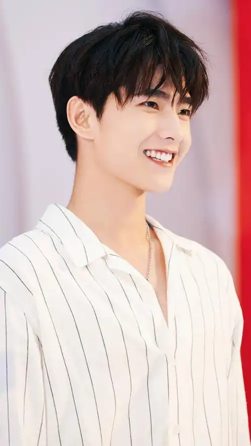 杨洋有哪些笑得特别干净好看的照片? - 知乎