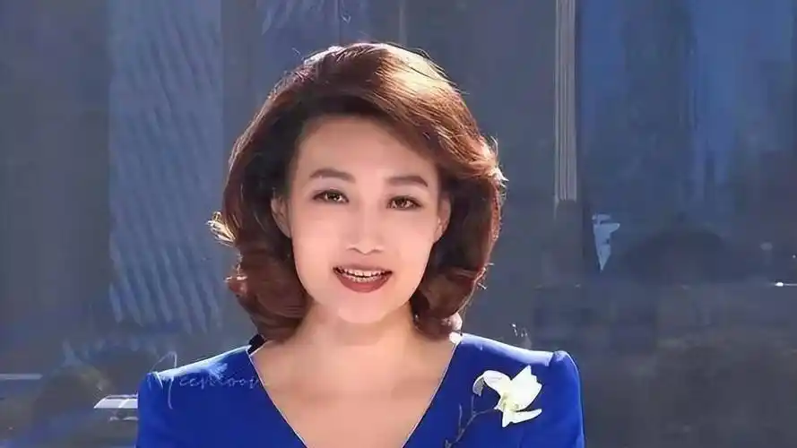 央视美女主持人李梓萌:风光背后有艰辛,婚恋成父母的心病_母亲_工作狂
