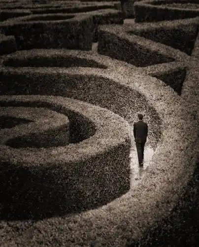 西方人,一个人,商务人士,商务男性,走,竖图,俯视,黑白,室外,白天,衬衫