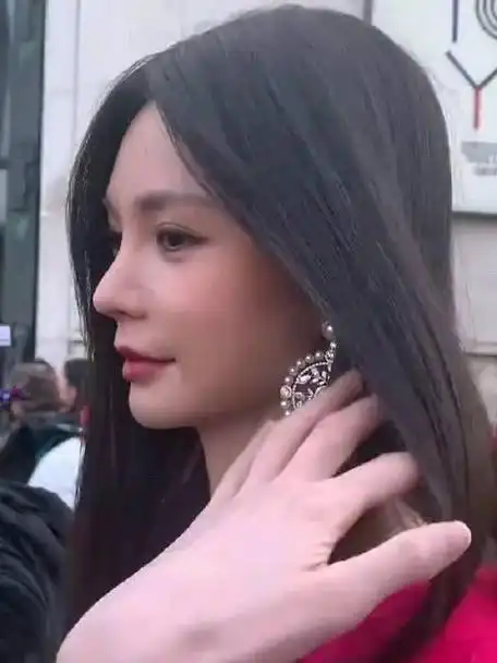 沈梦辰鼻子看起来怪怪的这扑面而来的科技感