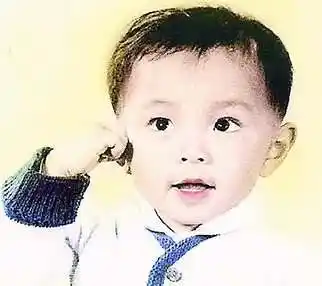 张卫健小时候张卫健和第一任女朋友在一起我的工作除了演戏,我还需要