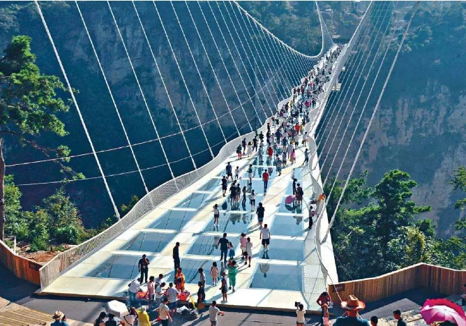 吓到尿裤子!广东最长3d开裂玻璃桥就在深圳附近!你敢挑战吗?