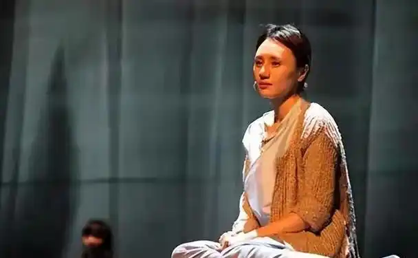 袁泉:6根钢钉1根钢条,坚守多年不变,袁泉打了多少明星的脸?