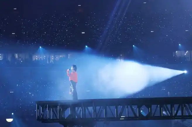 华晨宇鸟巢四面台演唱会第一人#感觉适合当朋友圈背景和头像～嘿嘿