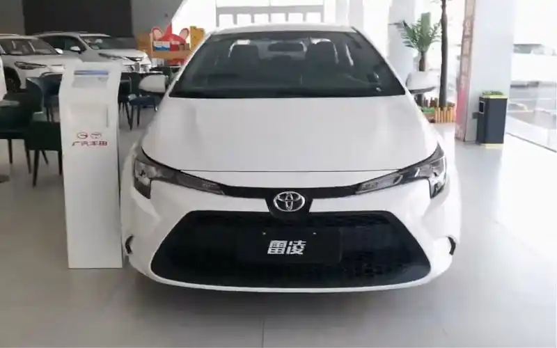 2023款丰田雷凌试车