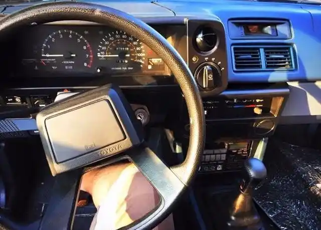 秋名山神车海外小伙成功翻新ae86让丰田经典再现