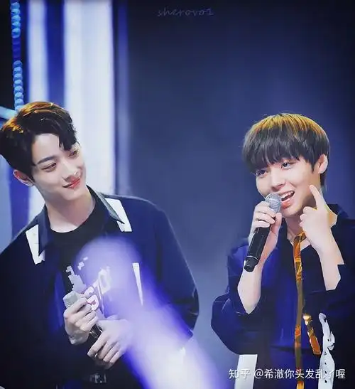 我问一下赖冠霖朴志训哥哥之前是不是炒作还是真的有点兄弟情