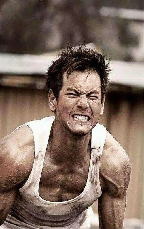 彭于晏因抢位李冰冰资源下降为蔡依林状告公司结果落雪藏下场