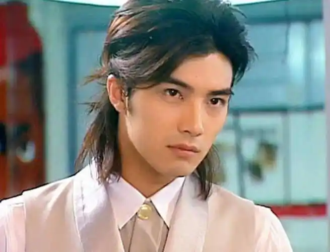 贺军翔年轻的时候学习的是体育,并不是表演,但是后来他也进入了娱乐圈