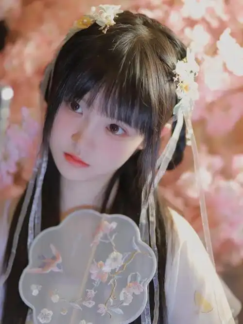 古装美女真好看轻纱薄裙充满古典美小家碧玉似的漂亮女孩