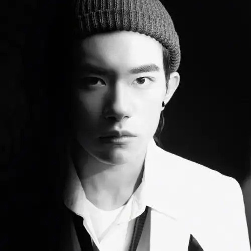 易烊千玺头像来一组吧