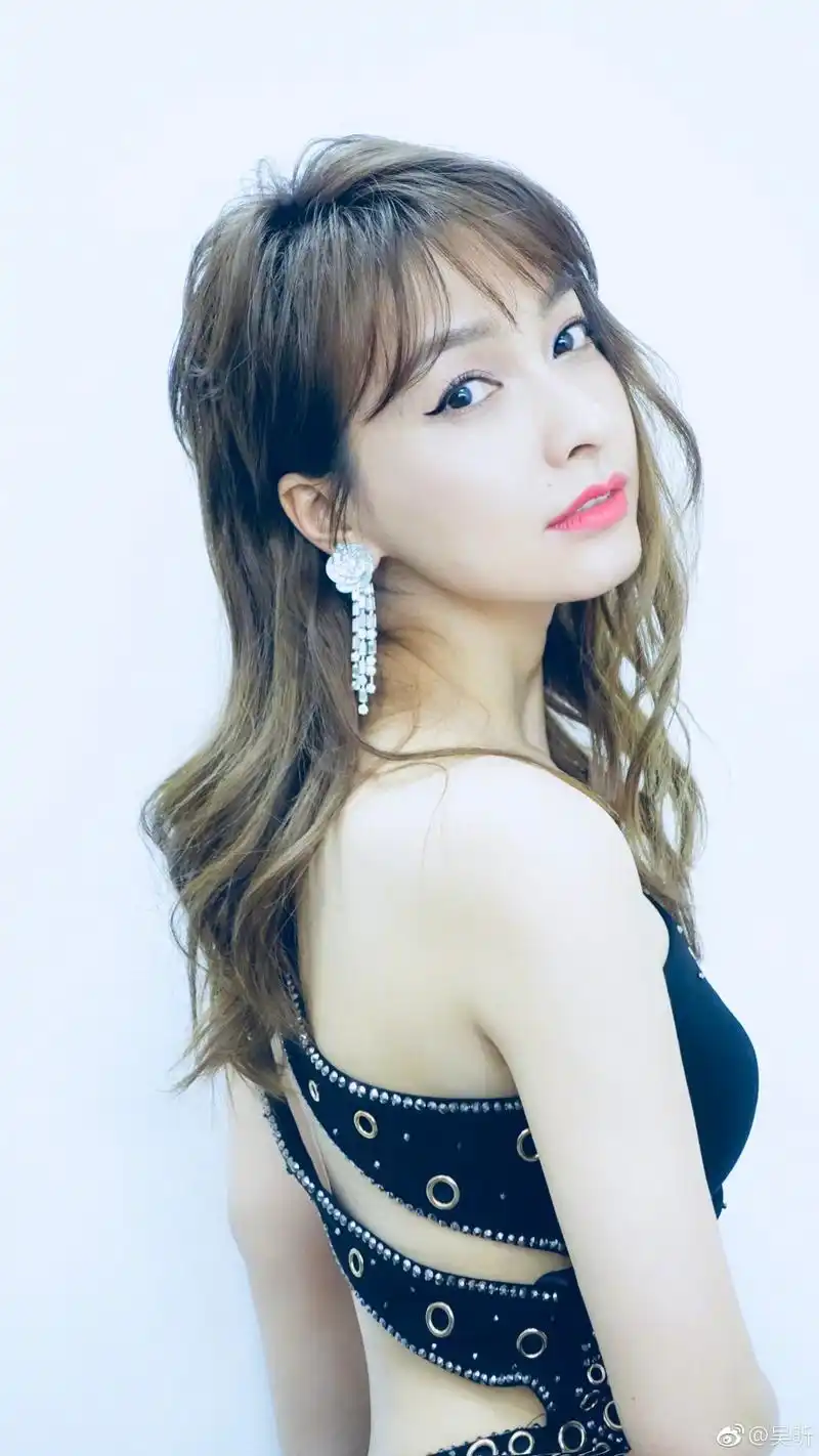 羡慕35岁的吴昕有好皮肤 其实get妆前乳就够了