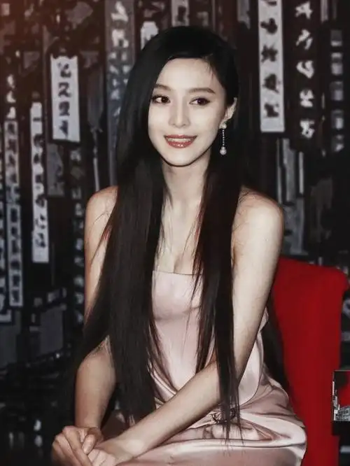 范冰冰才是最适合黑长直的女人,长发如瀑!网友:这张脸适合一切